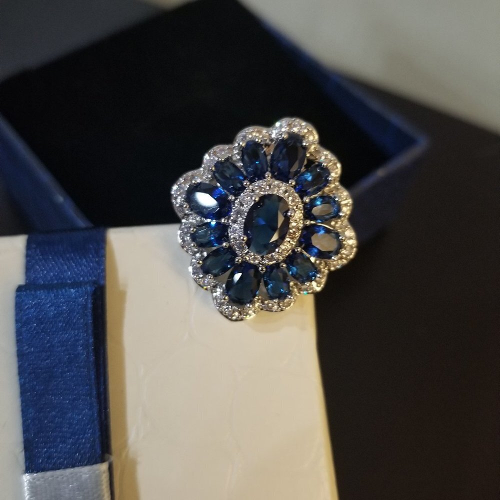 Swarovski Elements Blue Crystal Floral Ring Women's size 6